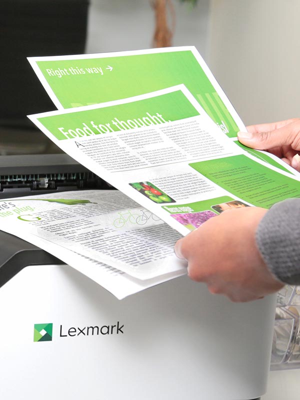 Εκτυπωτής Lexmark με έξοδο χαρτιού έγχρωμης εκτύπωσης